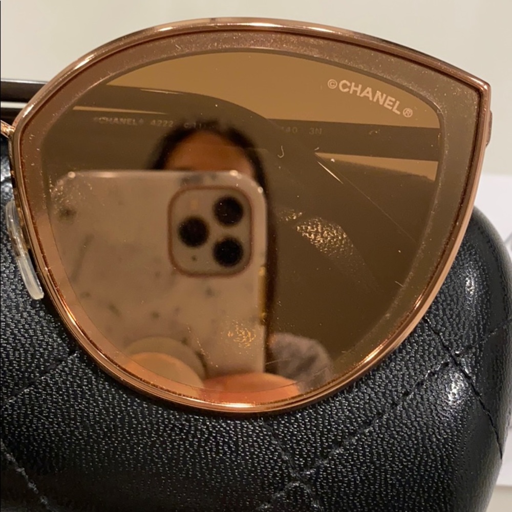 CHANEL Rosegold Sunglasses with Black Case - Picture 6 of 6